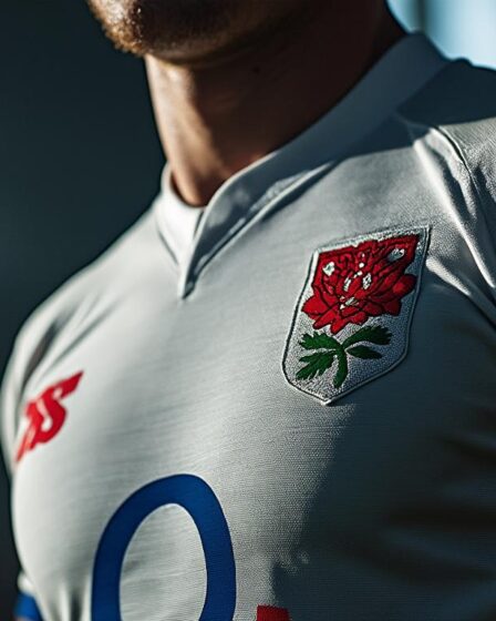 découvrez le maillot de l'angleterre rugby 2015, une pièce emblématique qui incarne l'esprit du tournoi. alliant tradition et modernité, ce maillot saura séduire tous les passionnés de rugby et symboliser la fierté des supporters anglais.