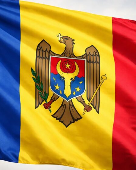 découvrez la signification des couleurs et des symboles du drapeau national de la moldavie, un emblème riche en histoire et en culture.