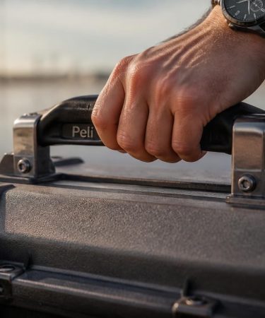 découvrez la poignée supérieure renforcée, une solution idéale alliant robustesse et confort pour les utilisateurs exigeants à la recherche de qualité et durabilité.